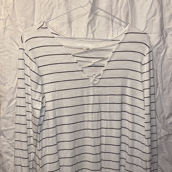 Ladies Maurice’s striped too long sleeve black and white size s nwot - Picture 3 of 5